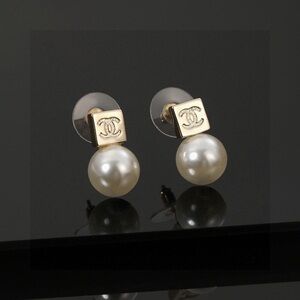 Chanel women's earrings authentic
